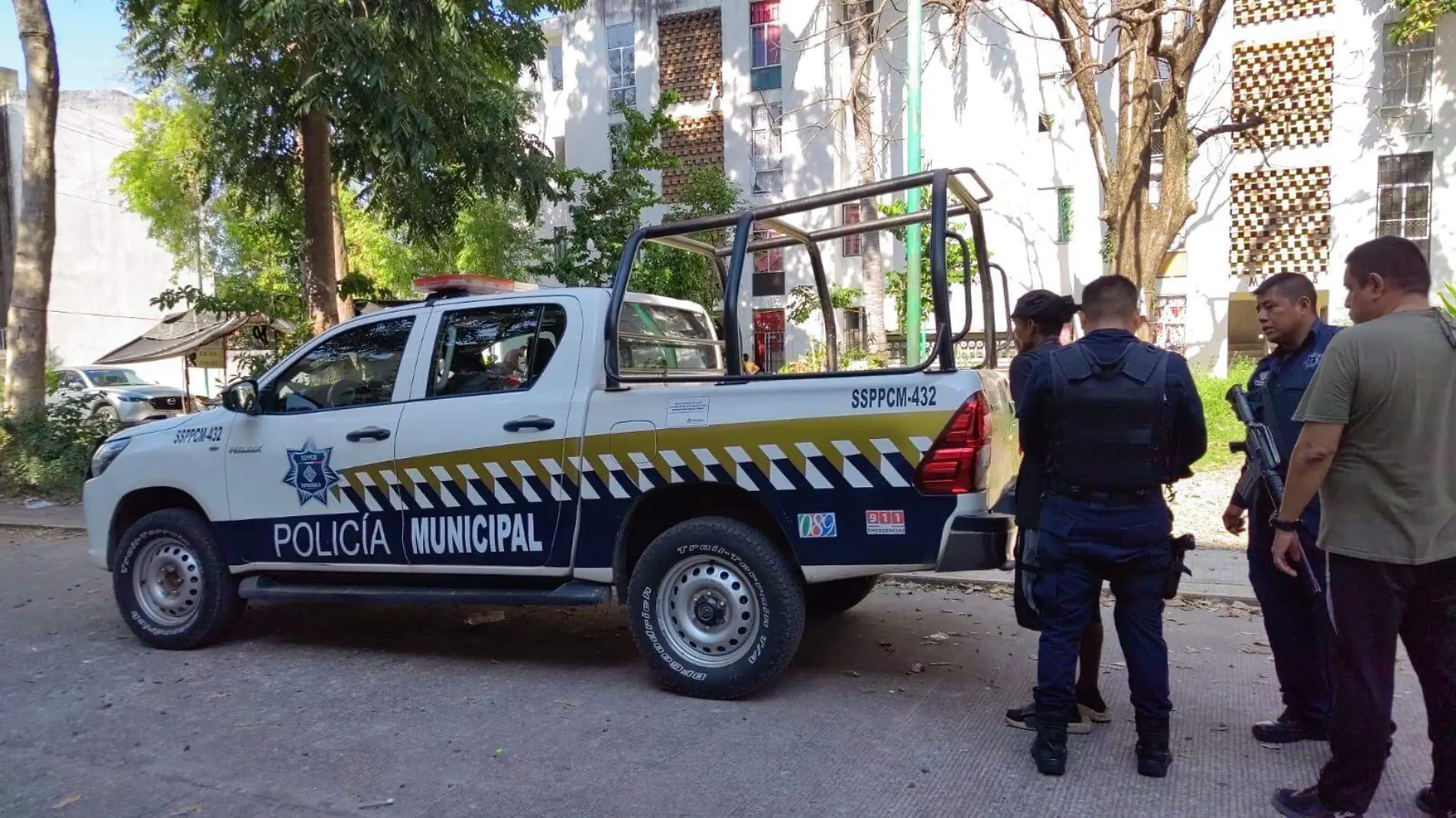 policías detienen a presunto ladrón